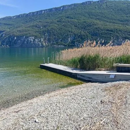 Emeraude Les Pieds Dans L'eau Classe 4 * Brison-Saint-Innocent